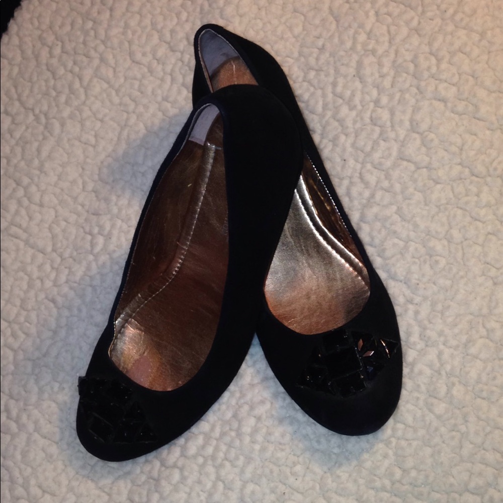 Black wedges